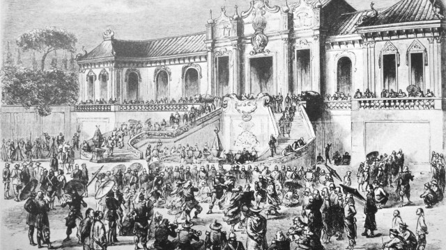 During the looting of the Old Summer Palace, one British general spotted a small white Pekingese dog, which he proudly brought home to gift to Queen Victoria. The queen affectionately named the dog Looty, for the manner in which he came to England.