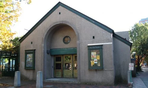 The_Little_Theatre_in_New_Haven,_October_17,_2008