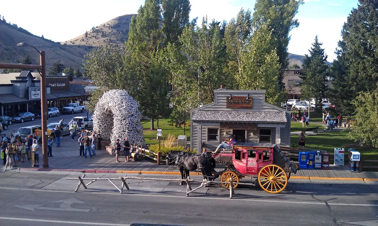 town-square-from-tavern-lorez