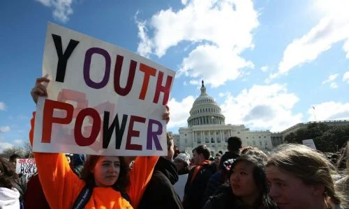 Student_walk_out-931935970-700×420