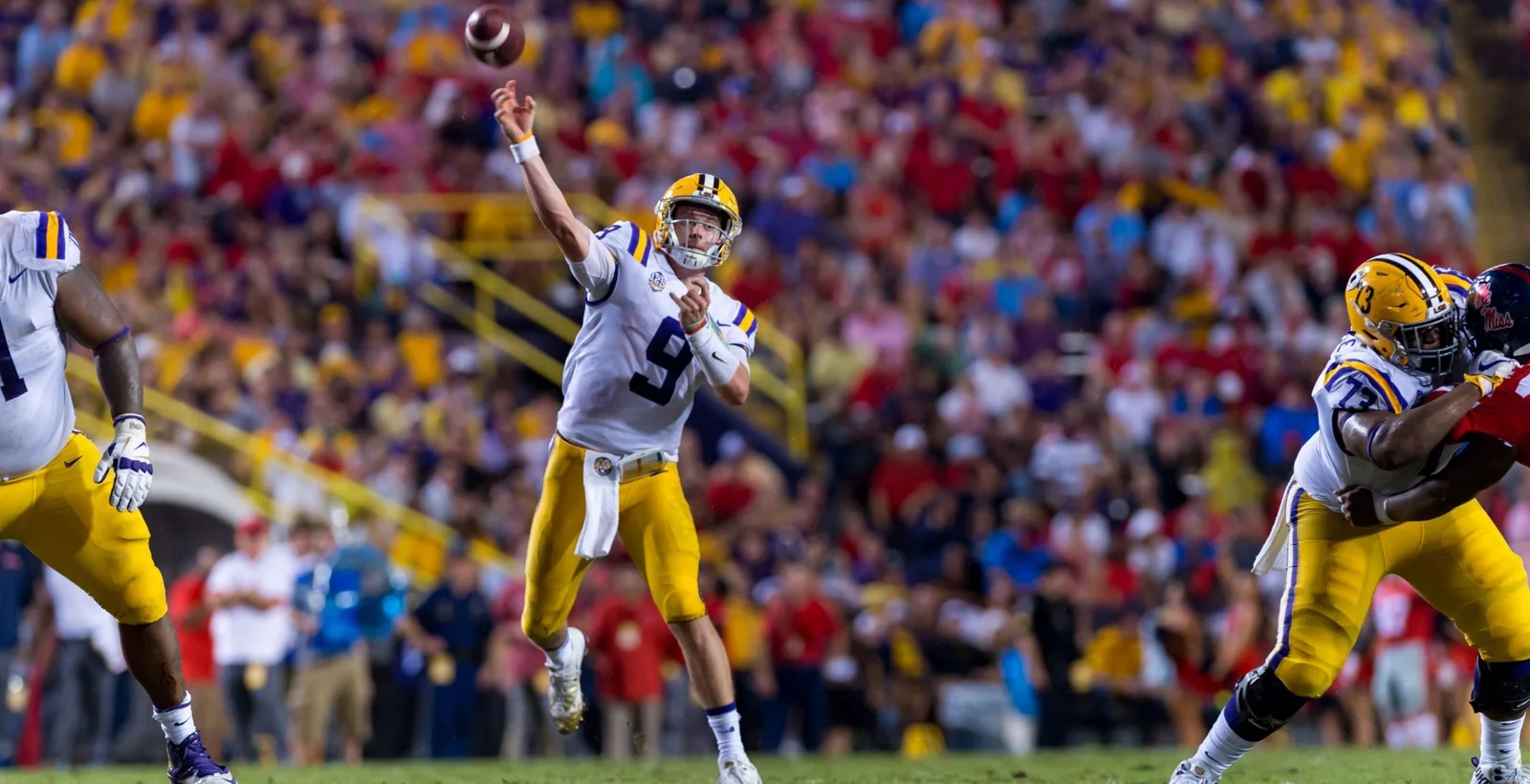 636738700187448574-LSU.OleMiss.football.09.30.18-2858