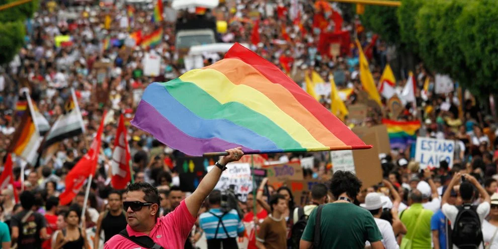 CR LGBTQ+