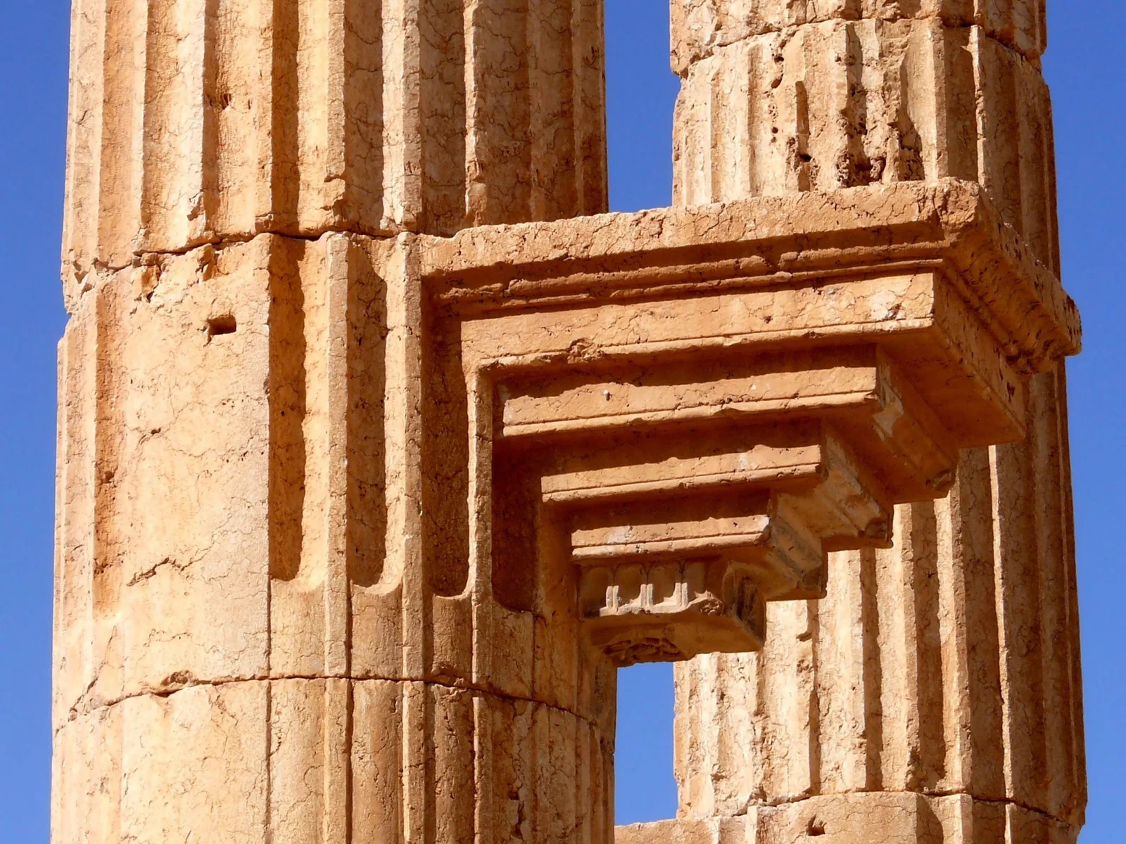 Column_bracket,_Palmyra,_Syria